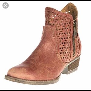 MUST HAVES! Circle G cut out Boots